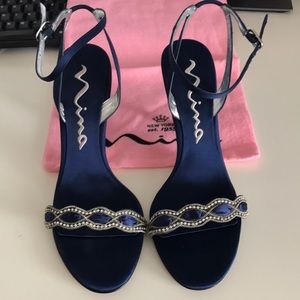 Gorgeous blue satin shoes!!